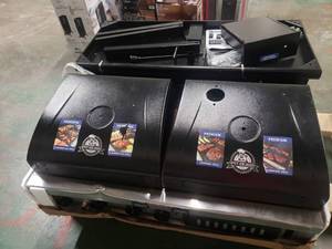 lot 2500 image: Pit Boss Memphis Ultimate 4-in-1 Gas & Charcoal Combo Grill with Smoker
