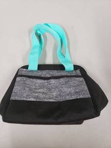 lot 2520 image: Igloo Lunchbox With Front Pocket
