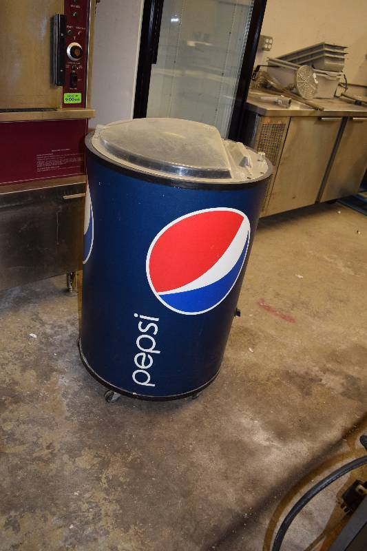 lot 1 image: Pepsi Ice Cart