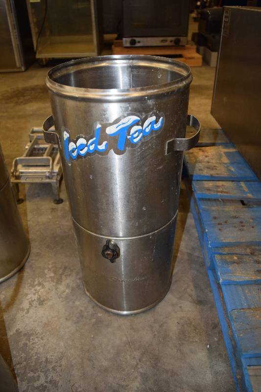 lot 7 image: Ice tea dispenser with no lid