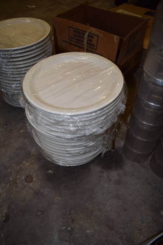 lot 8 image: x20 Glass plates