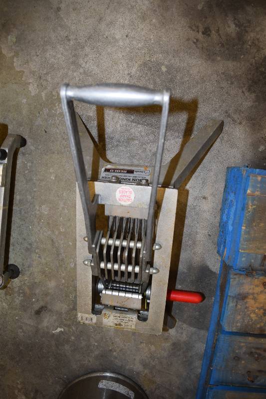 lot 10 image: Lincoln Onion Ring Slicer