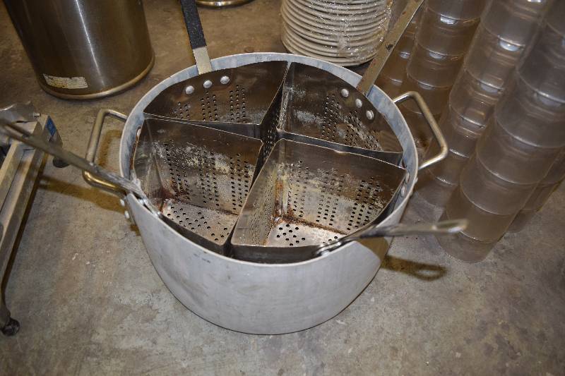 lot 12 image: Large Aluminum Pot w Baskets