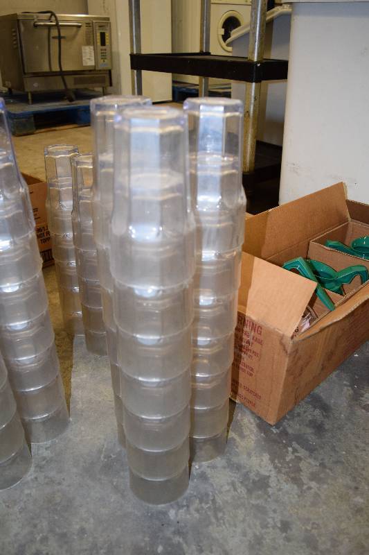 lot 16 image: Plastic Clear Cups