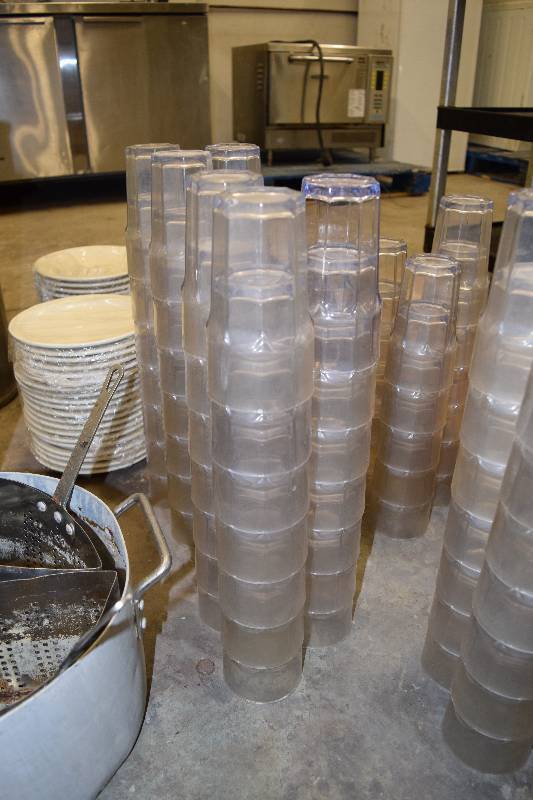 lot 17 image: Plastic Clear Cups