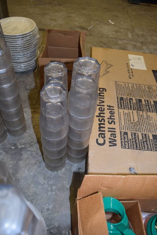 lot 19 image: Plastic Clear Cups
