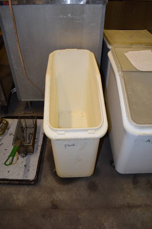 lot 29 image: Ingredient Bin with no lid
