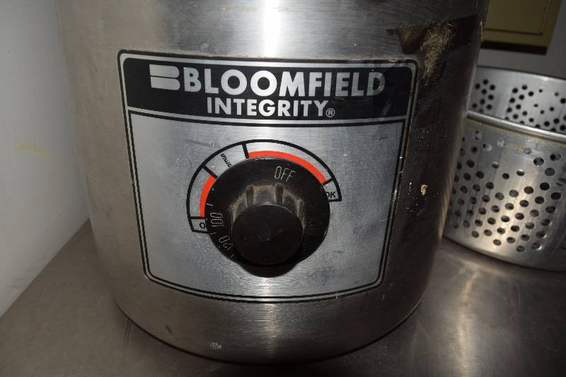 lot 45 image: Bloomfield Pot Warmer