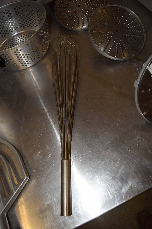 lot 46 image: Large whisk 23 in long and fry basket