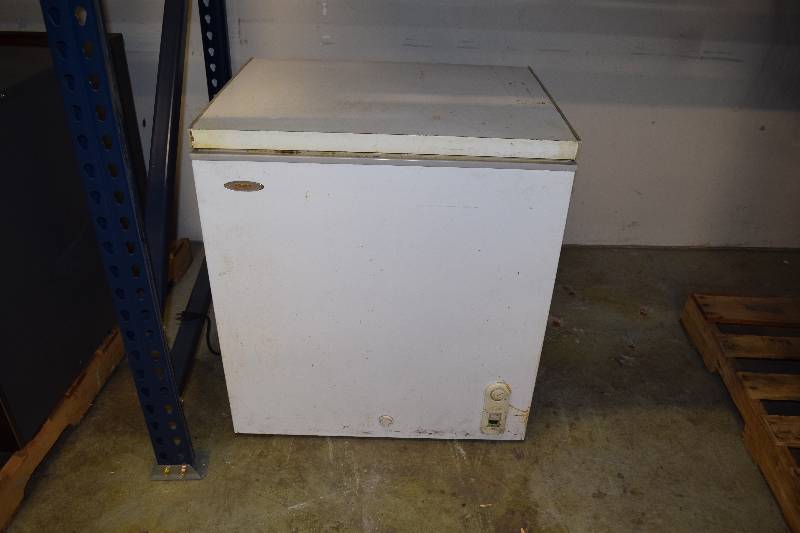 lot 64 image: Chest Freezer
