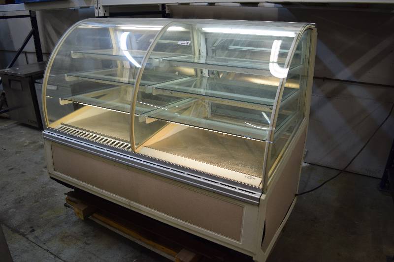 lot 74 image: Federal Refrigerator Bakery Case
