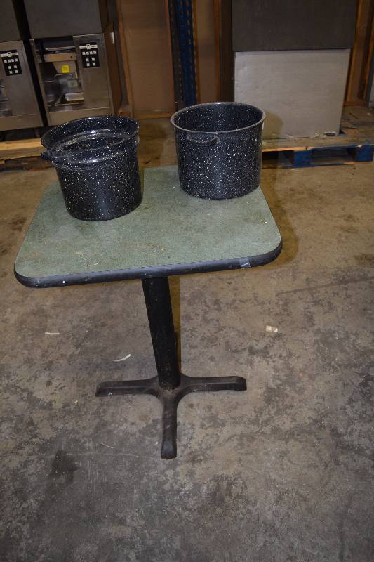 lot 83 image: Table on Base