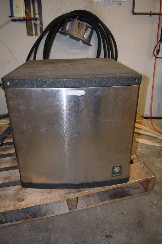 lot 84 image: Manitowoc Ice Machine