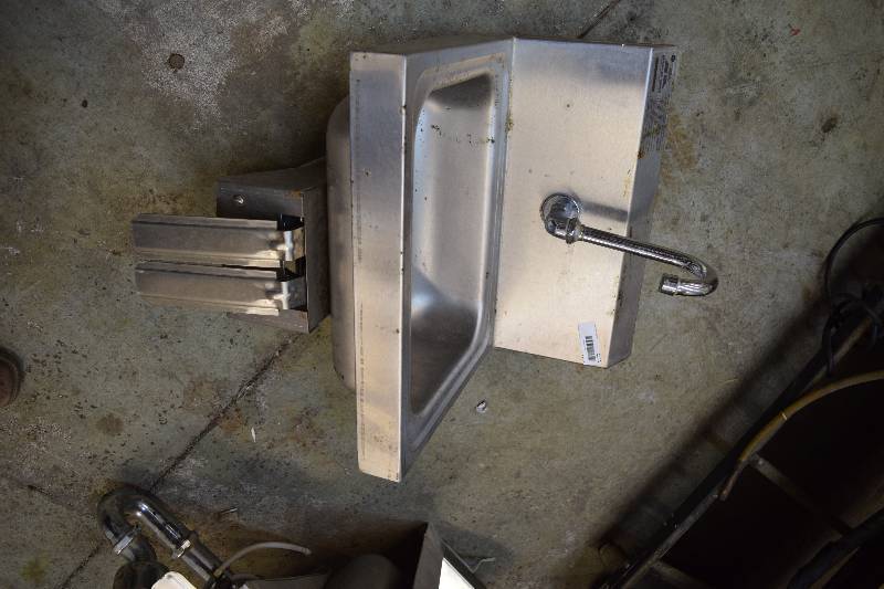 lot 86 image: Paddle Handsink