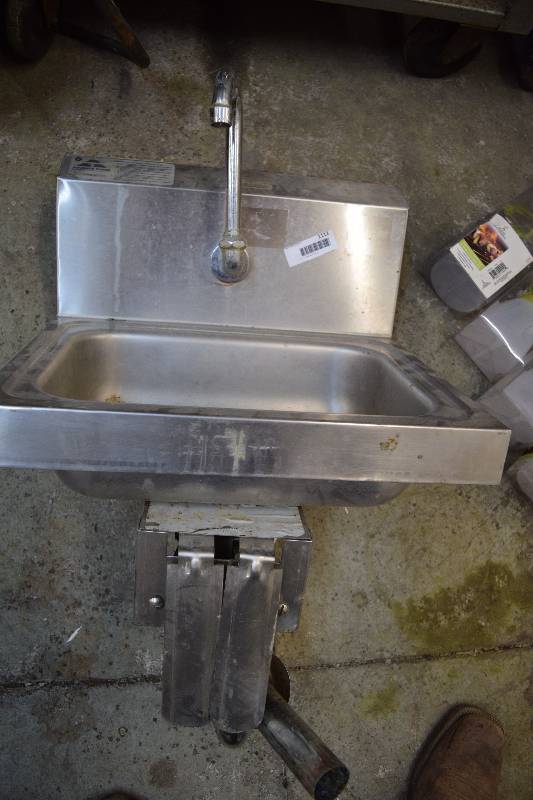 lot 87 image: Paddle Hand Sink
