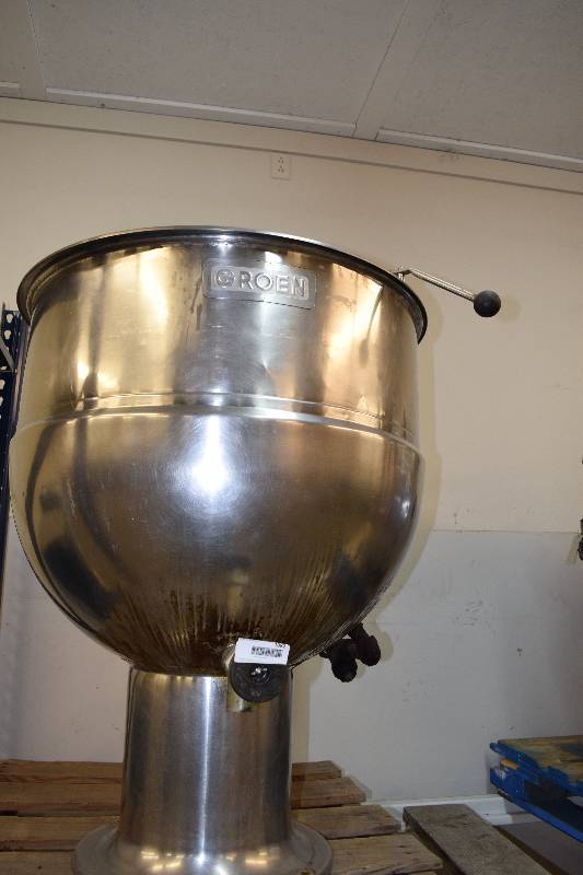 lot 77 image: Groen Tilt Kettle
