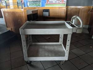 lot 7013 image: Rubbermaid Rolling Cart
