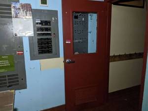 lot 7017 image: Door