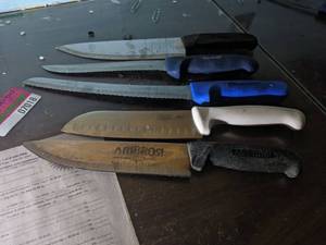 lot 7018 image: (5) Assorted Knives