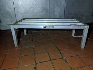 lot 7020 image: Dunnage Rack
