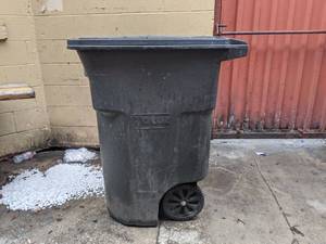 lot 7041 image: Toter Rolling Trash Can 96 Gallon