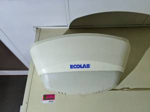 lot 7042 image: Eco Lab Stealth Light