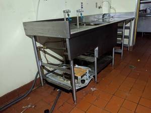 lot 7043 image: Beverage Station, Missing Parts, Buyer Responsible For Removal