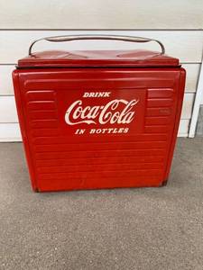 lot 1 image: Antique 50s Metal Coca-Cola CoolerIce Chest Location Kitchen