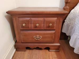 lot 1133 image: Bassett Nightstand
