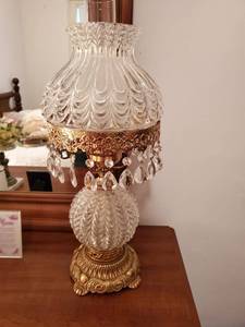 lot 1136 image: Vintage Crystal Nightlight Lamp with PRISMS and Crystal Shade