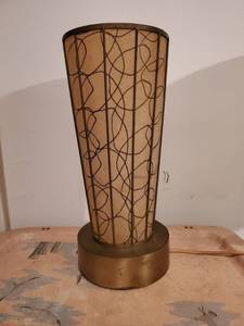 lot 1145 image: Vintage MCM Lamp