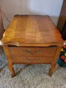 lot 2109 image: BASSETT SIde Table with Drawer 28 x 20 x 21 Inches