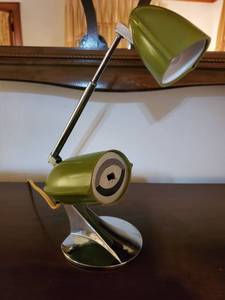 lot 2123 image: Vintage Hamilton Avocado Green Lamp. tested and Working