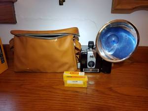 lot 2127 image: KODAK BROWNIE HAWKEYE Camera Flash Model. Very Clean. in Brown Bag