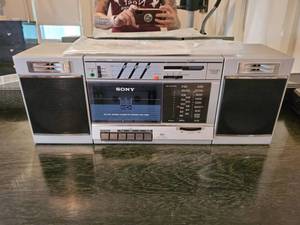lot 2136 image: Sony FMAM CFS-3000 Boombox