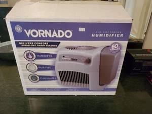 lot 2138 image: Vornado Humidifier