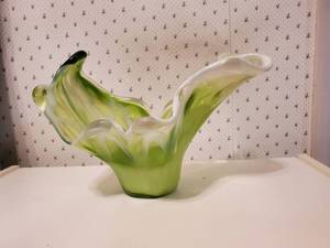 lot 2140 image: Murano Style Glass Bowl