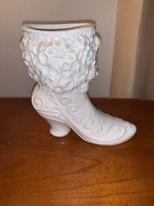 lot 6221 image: Vintage Victorian Ceramic Boot Vase Location Mantel