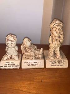 lot 6231 image: Vintage 70s Paula Figures Location Mantel