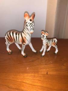 lot 6235 image: Two Porcelain Zebras Location Mantel