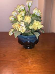 lot 6249 image: Made in Japan Flower Vase Location Mantel