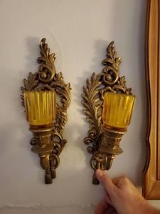 lot 6252 image: Lot of 2 Hanging Wall Candle Holders.Plastic