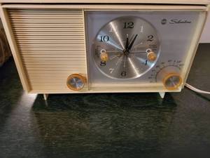 lot 6277 image: Sears Silverstone Clock radio. Tested and Working