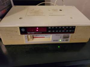 lot 6280 image: Under Cabinet GE Spacemaster Cassette Radio. Tested and Working