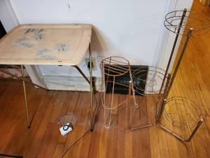 lot 6285 image: Lot of 2 Plant Stand and 1 Folding Dinner Tray