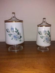 lot 7886 image: Lot Of 2 Decorative Glass Jars