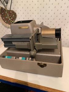 lot 7930 image: Vintage TDC Vivid Headliner 303 Slide Projector Needs Bulb Location Kitchen