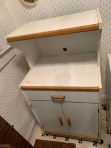 lot 7931 image: Rolling Kitchen Microwave Cart Location Kitchen