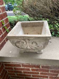 lot 7951 image: Cement Planter