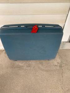 lot 7952 image: Vintage Samsonite Saturn Suitcase Location Spare